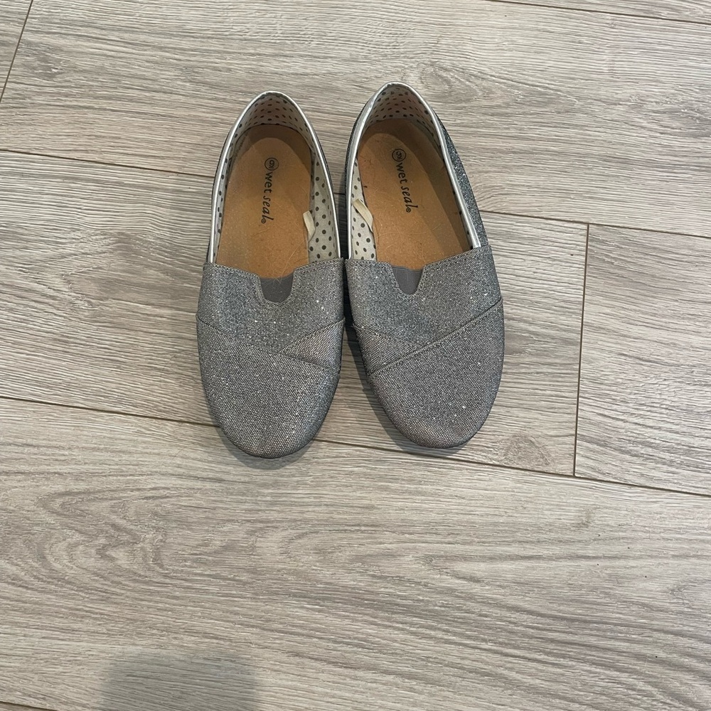 FUC Wet Seal Size 9 Women's Silver Sparkle Slip-On Shoes